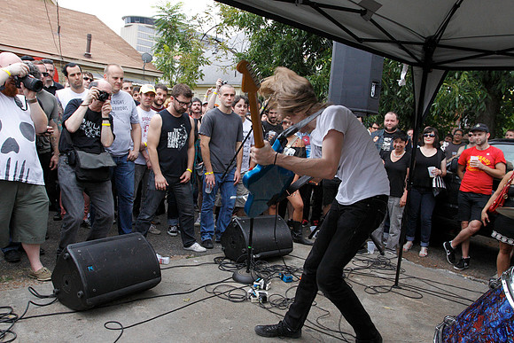 Gonerfest 9 : the Hussy
