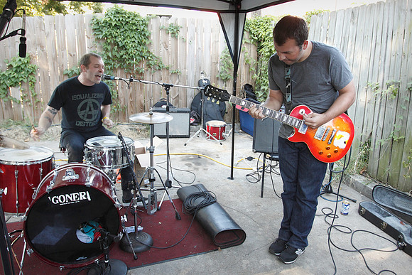 Gonerfest 8: Sharp Balloons